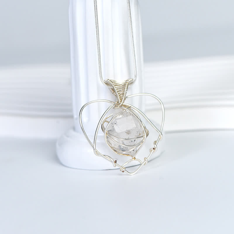 Collana con ciondolo a forma di cuore in filo d'argento avvolto a mano con diamanti Herkimer Olivenorma