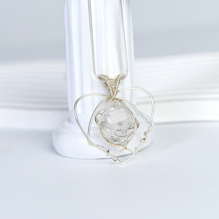 Collana con ciondolo a forma di cuore in filo d'argento avvolto a mano con diamanti Herkimer Olivenorma