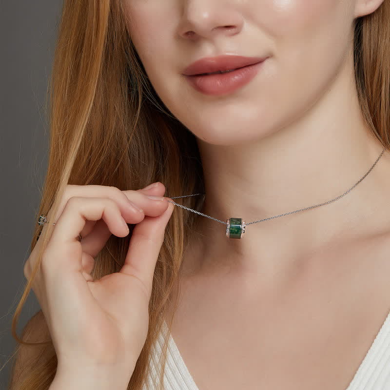Collana con ciondolo a forma di rullo in agata muschiata naturale Olivenorma