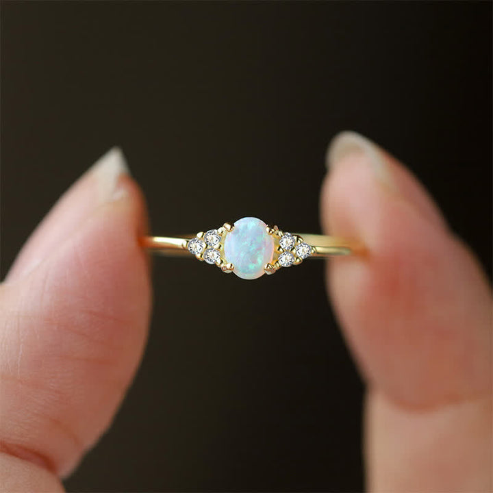 Anello Olivenorma in argento bianco con opale bianco e zircone semplice