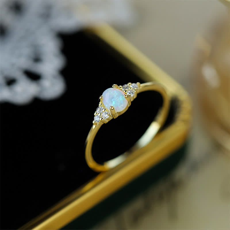 Anello Olivenorma in argento bianco con opale bianco e zircone semplice