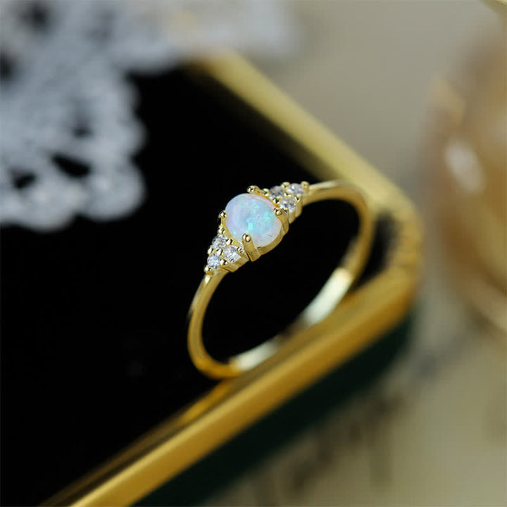Anello Olivenorma in argento bianco con opale bianco e zircone semplice
