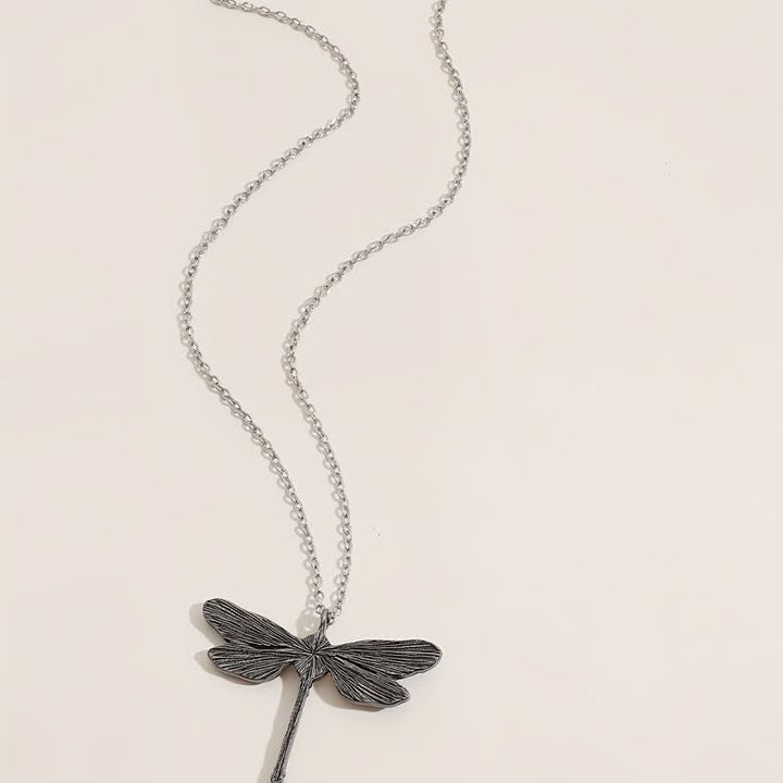 Collana in lega con ciondolo a forma di libellula in pietra di luna intarsiata Olivenorma