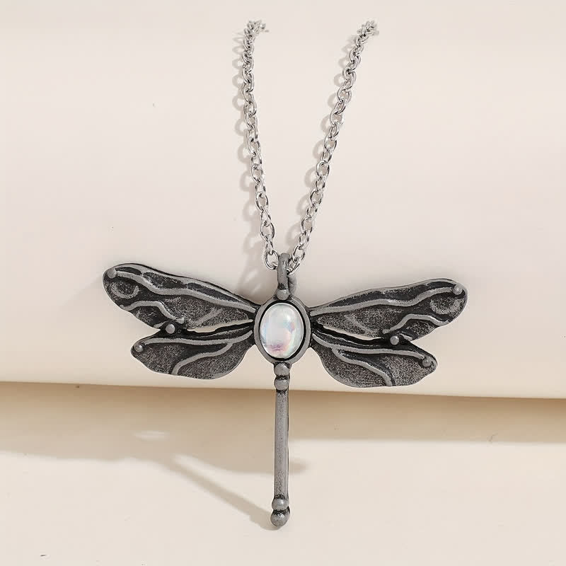 Collana in lega con ciondolo a forma di libellula in pietra di luna intarsiata Olivenorma