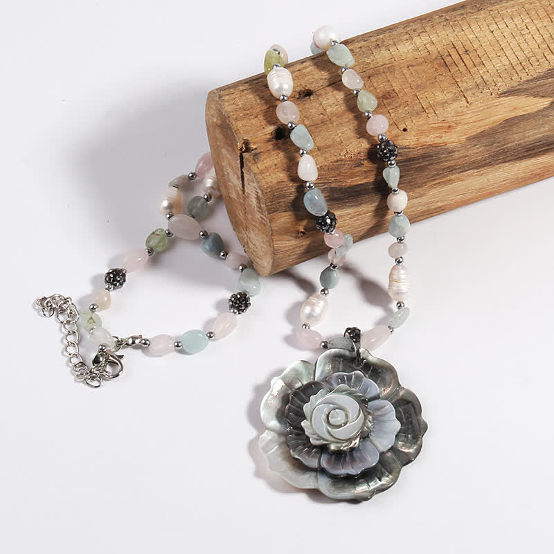 Collana con ciondolo a forma di fiore a forma di cuore in pietra naturale Olivenorma