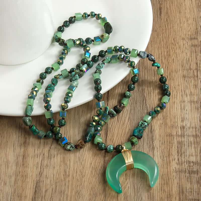 Collana con ciondolo a forma di mezzaluna in corno di bue con perline di cristallo naturale Olivenorma