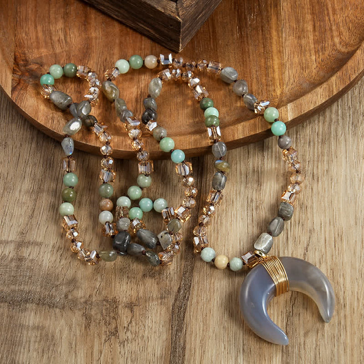 Collana con ciondolo a forma di mezzaluna in corno di bue con perline di cristallo naturale Olivenorma