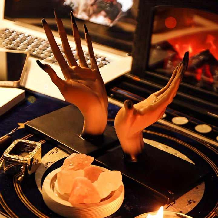 Olivenorma - Ornamento fermalibri con mani di strega realistiche