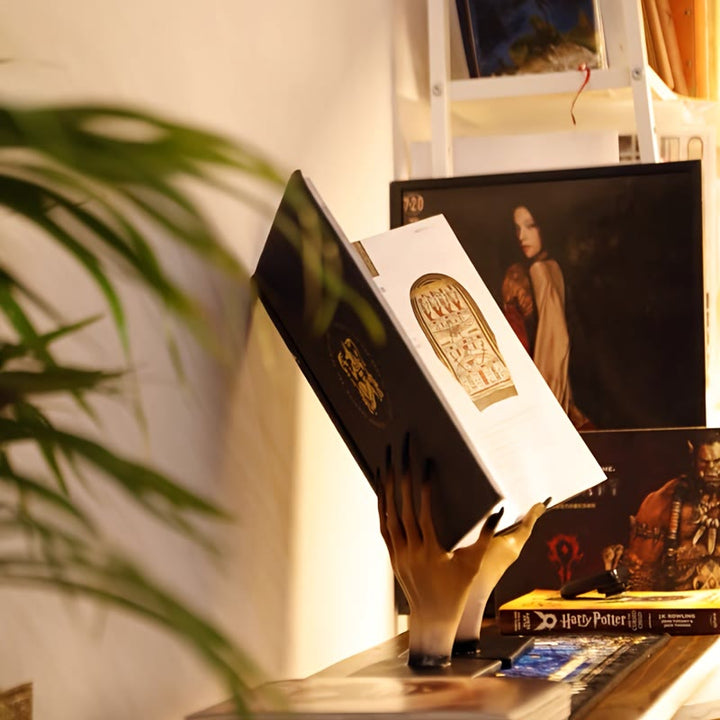 Olivenorma - Ornamento fermalibri con mani di strega realistiche