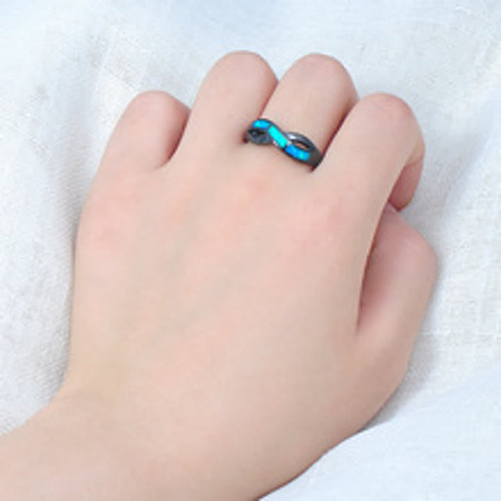 Anello Olivenorma in oro nero con opale blu ondulato e zircone