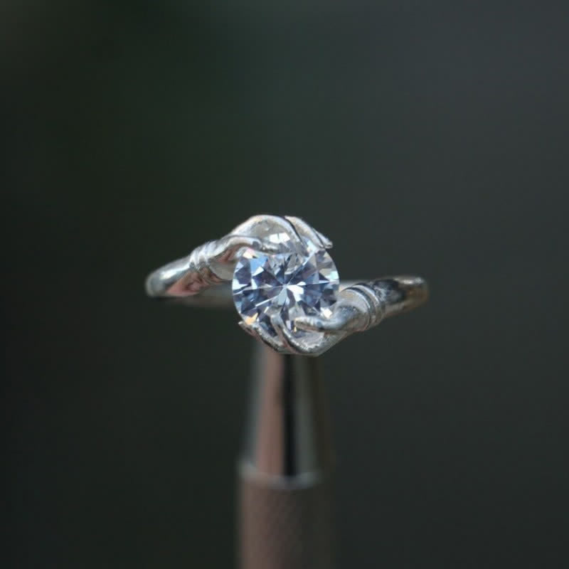 Olivenorma "Il segreto del cosmo" - Anello con pietra preziosa di cristallo