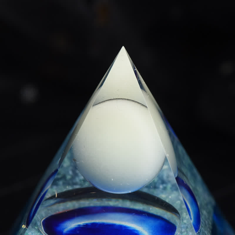 Piramide di orgone in opalite e vetro blu Olivenorma