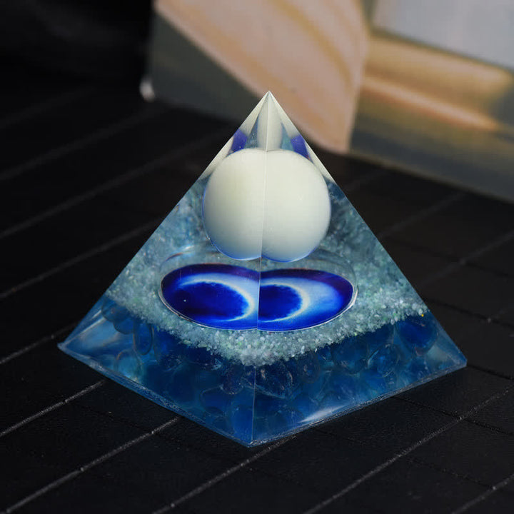 Piramide di orgone in opalite e vetro blu Olivenorma
