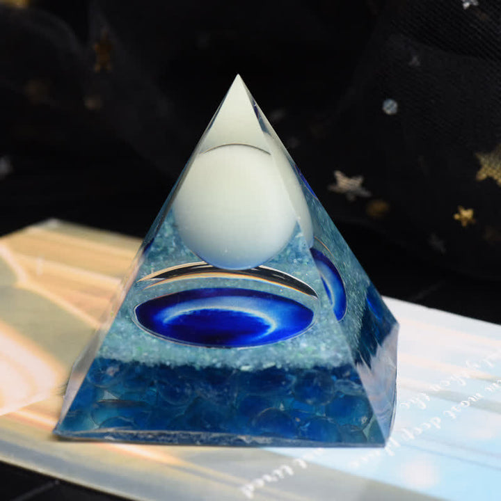 Piramide di orgone in opalite e vetro blu Olivenorma