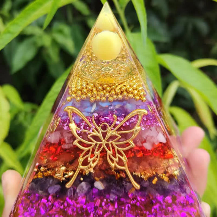 Olivenorma 10/15cm Ghiaia naturale Farfalla in metallo Piramide di orgone