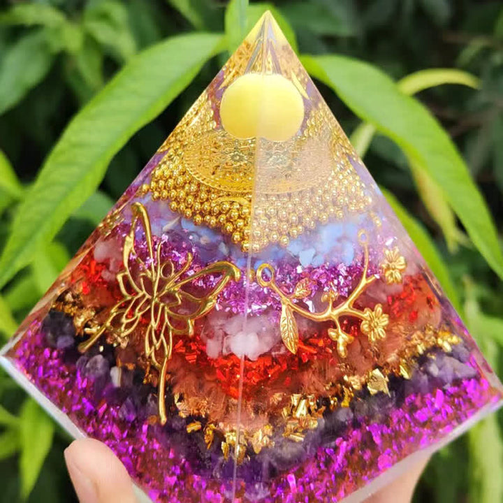 Olivenorma 10/15cm Ghiaia naturale Farfalla in metallo Piramide di orgone