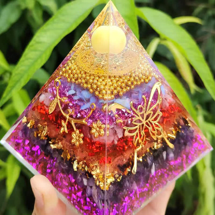Olivenorma 10/15cm Ghiaia naturale Farfalla in metallo Piramide di orgone