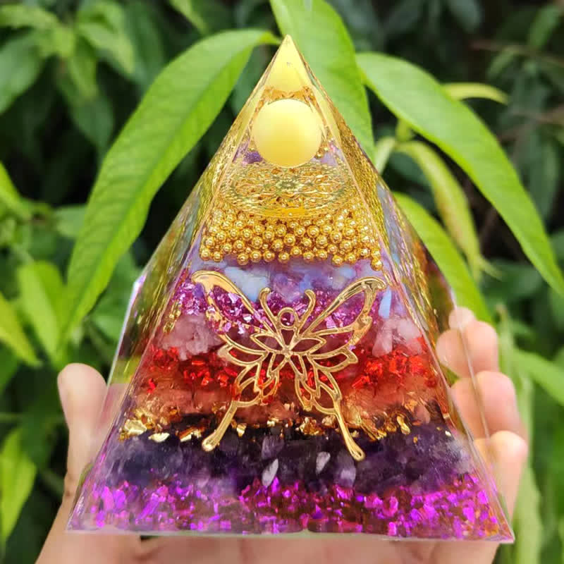 Olivenorma 10/15cm Ghiaia naturale Farfalla in metallo Piramide di orgone