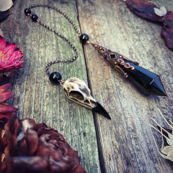 Olivenorma Viking Raven Skull Figurina Pendolo in Ossidiana Naturale