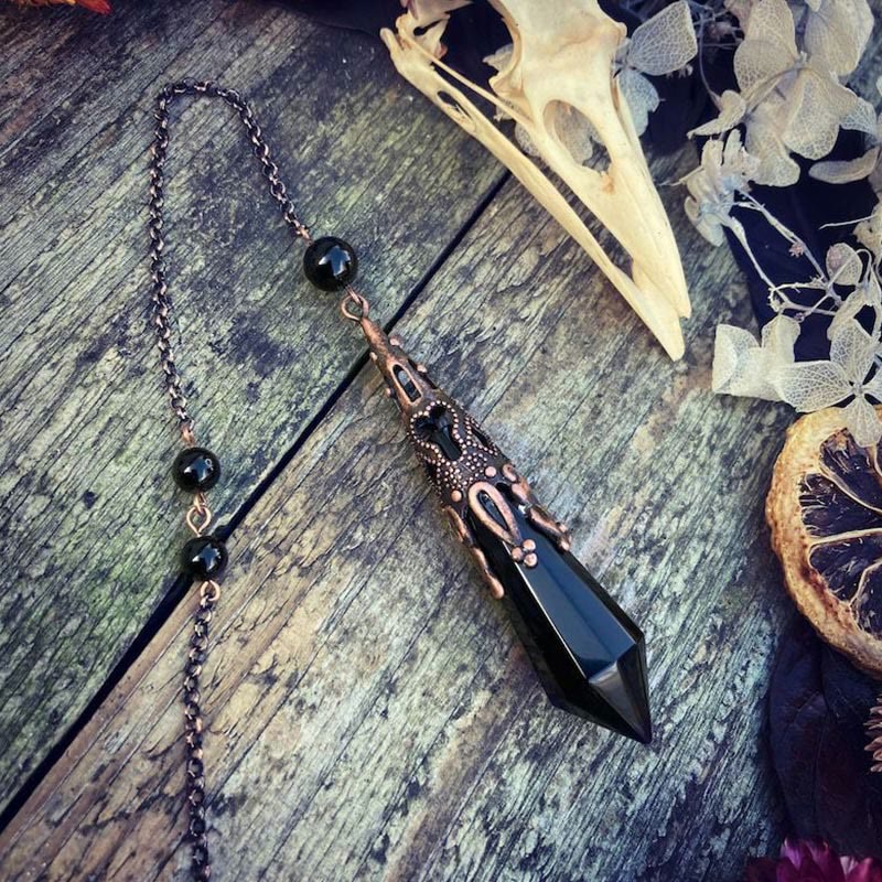 Olivenorma Viking Raven Skull Figurina Pendolo in Ossidiana Naturale