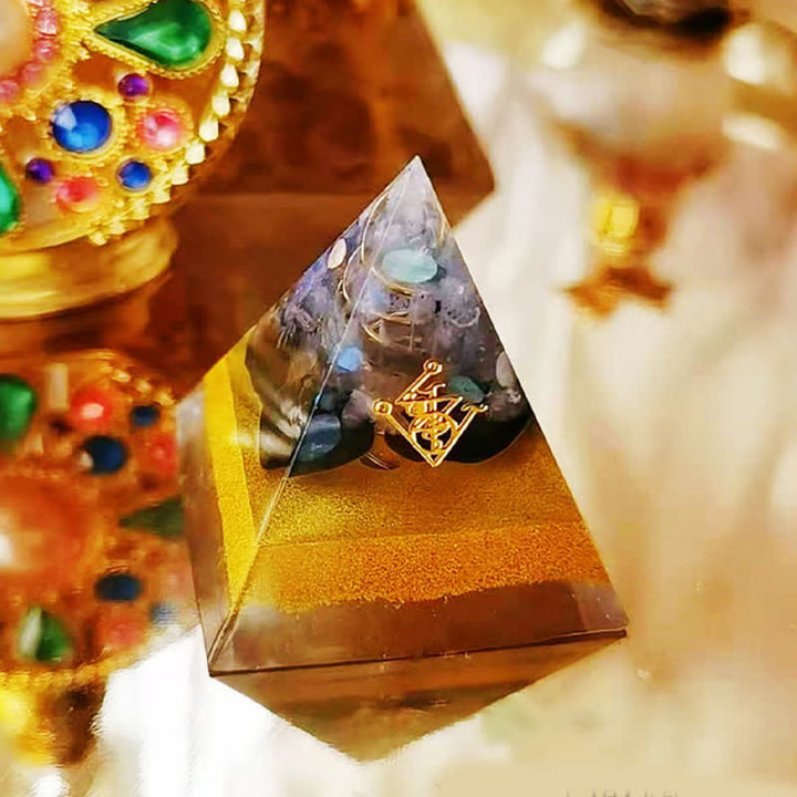 Piramide di orgone di ossidiana di cristallo trasparente di pietra di luna Olivenorma