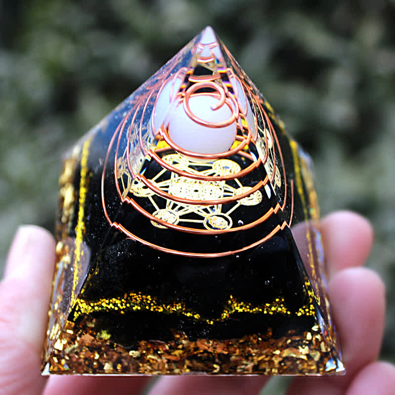 Olivenorma Piramide di giada bianca e ossidiana Orgone da 6 cm