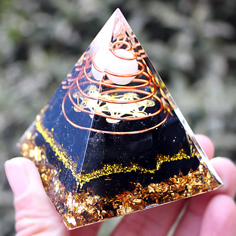 Olivenorma Piramide di giada bianca e ossidiana Orgone da 6 cm