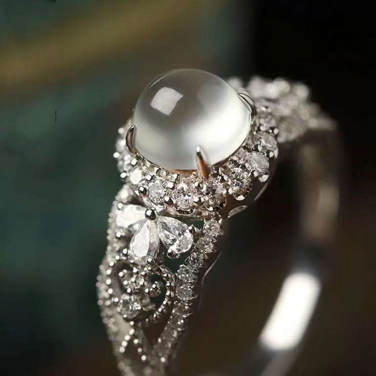 Olivenorma Elegante anello solitario con pietra di luna grigia intarsiata