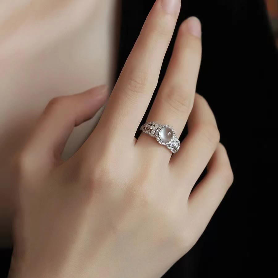 Olivenorma Elegante anello solitario con pietra di luna grigia intarsiata