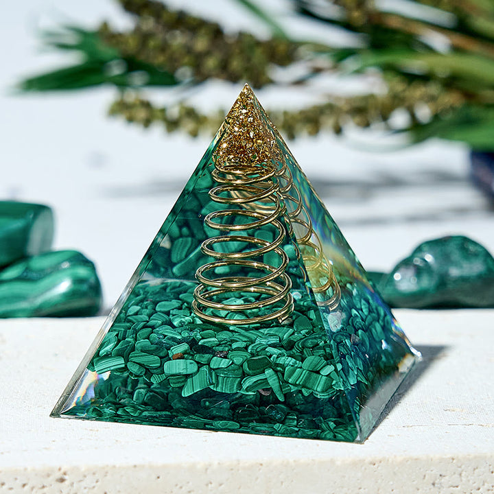 Olivenorma Piramide di energia positiva in malachite fatta a mano