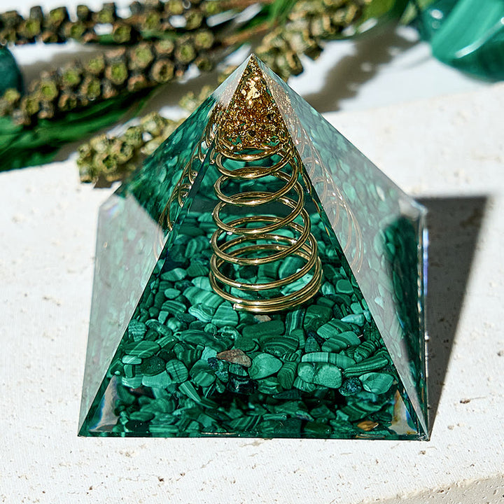 Olivenorma Piramide di energia positiva in malachite fatta a mano