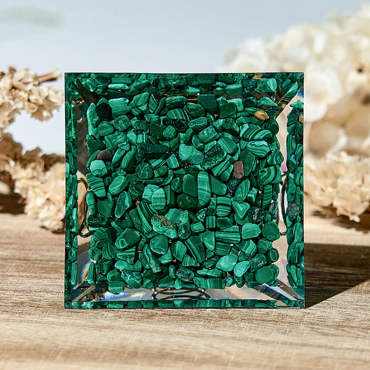 Olivenorma Piramide di energia positiva in malachite fatta a mano