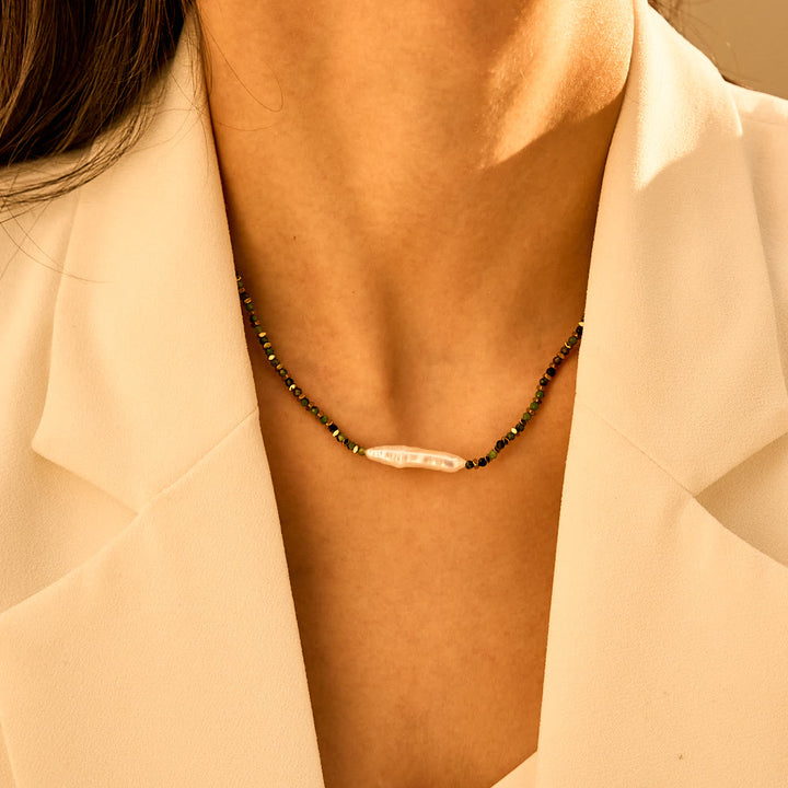 Collana di perline in stile boho con pietre preziose sfaccettate Narce Olivenorma
