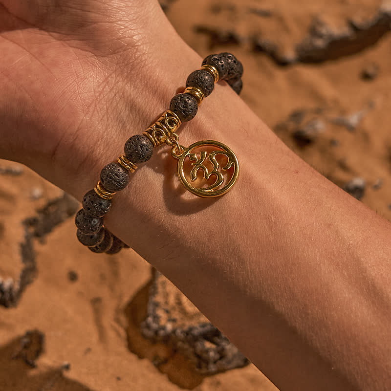 Bracciale con ciondolo OM in pietra lavica naturale Olivenorma