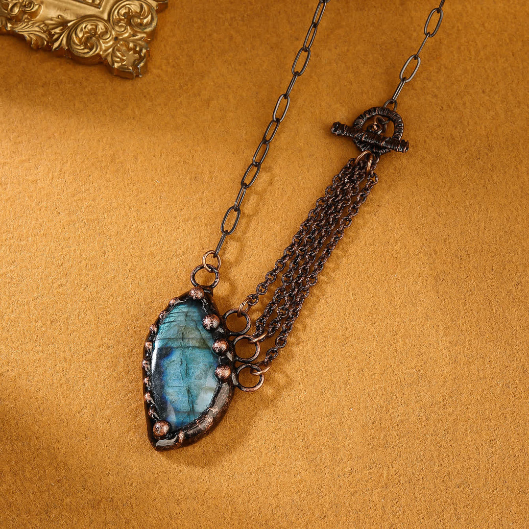 Collana con ciondolo di forma casuale in labradorite naturale Olivenorma