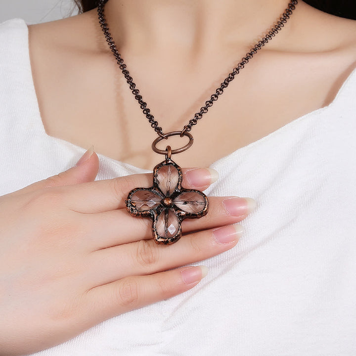 Collana con ciondolo a forma di trifoglio in cristallo trasparente naturale Olivenorma