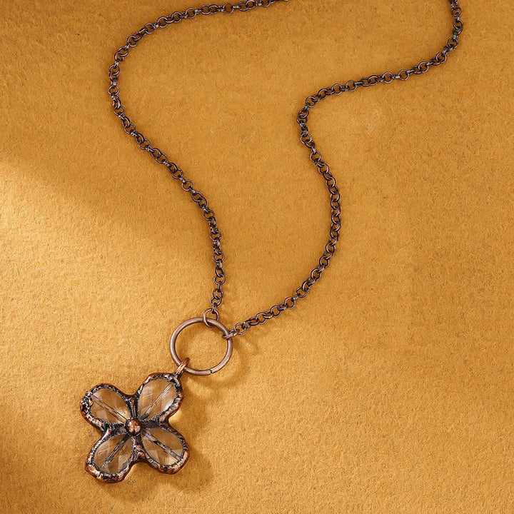 Collana con ciondolo a forma di trifoglio in cristallo trasparente naturale Olivenorma