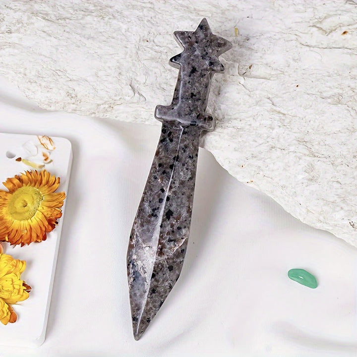 Decorazione con pietre preziose naturali con pugnale inciso Olivenorma