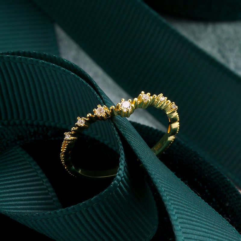 Anello semplice e raffinato in argento sterling con diamanti simulati Olivenorma