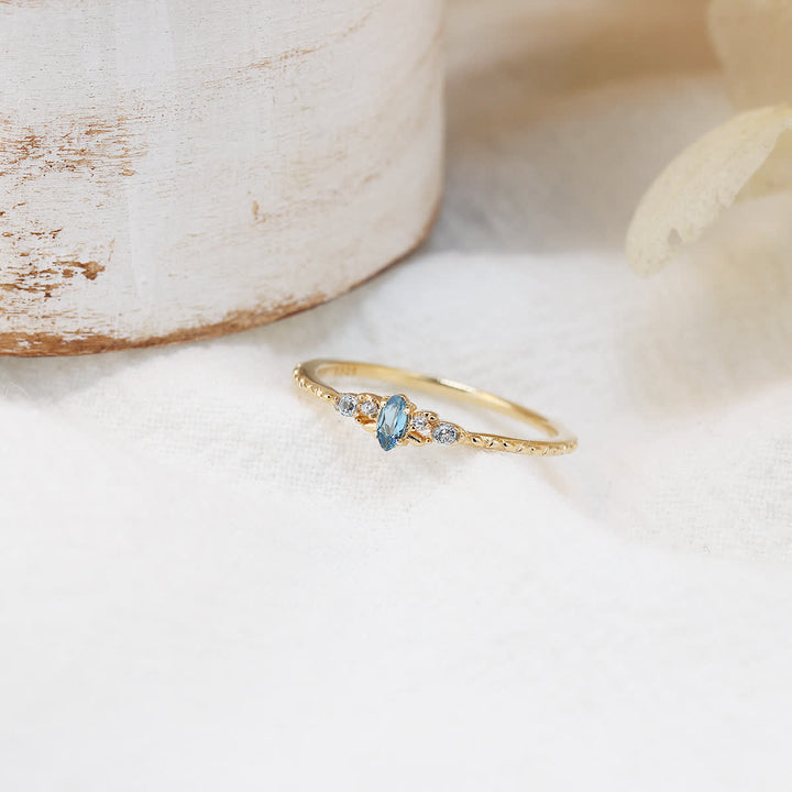 Anello a forma di occhio di cavallo con topazio blu naturale Olivenorma