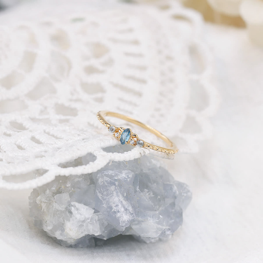 Anello a forma di occhio di cavallo con topazio blu naturale Olivenorma