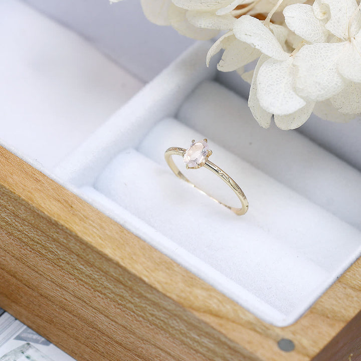 Anello Olivenorma con intarsio semplice in quarzo rosa e fluorite verde