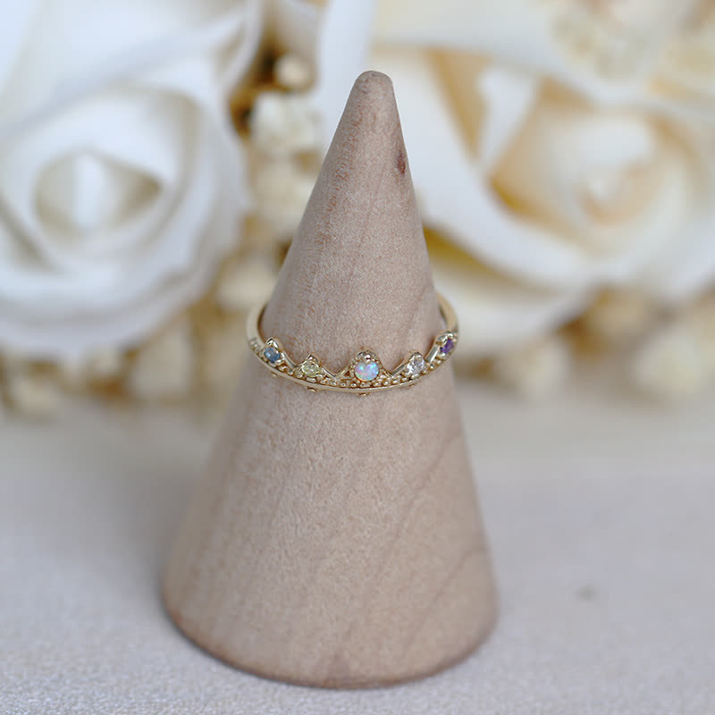 Anello con modanatura a corona in zircone bianco opale Olivenorma