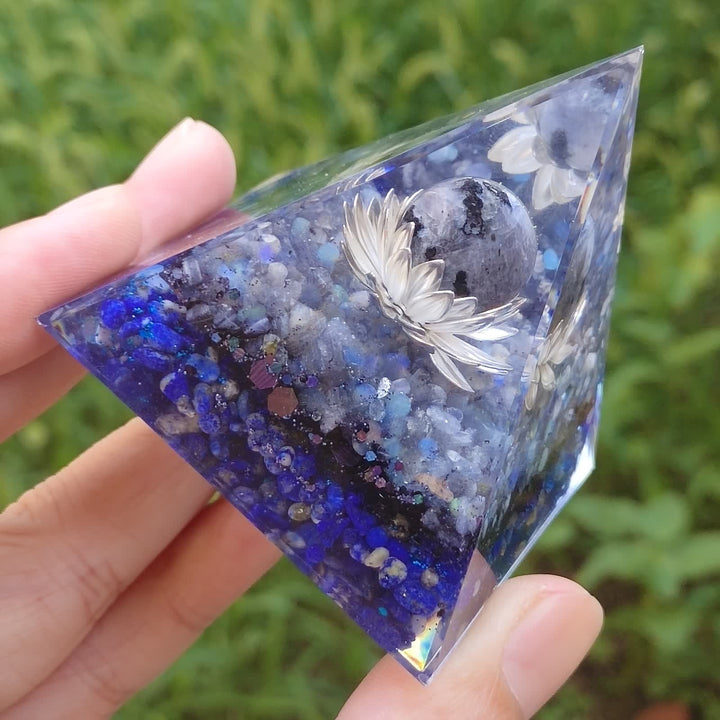 Olivenorma Pietra di Luna Lapislazzuli Loto Piedistallo Orgone Piramide