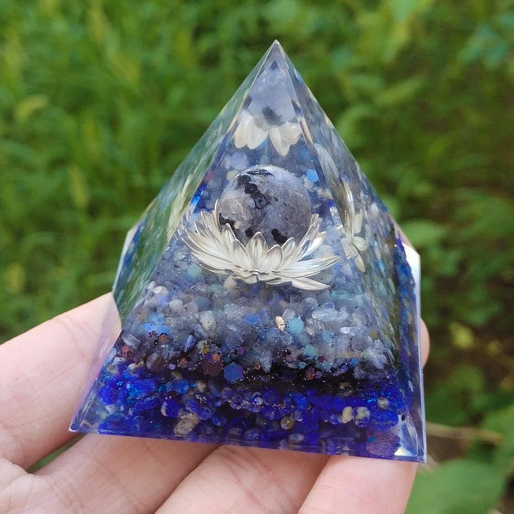 Olivenorma Pietra di Luna Lapislazzuli Loto Piedistallo Orgone Piramide
