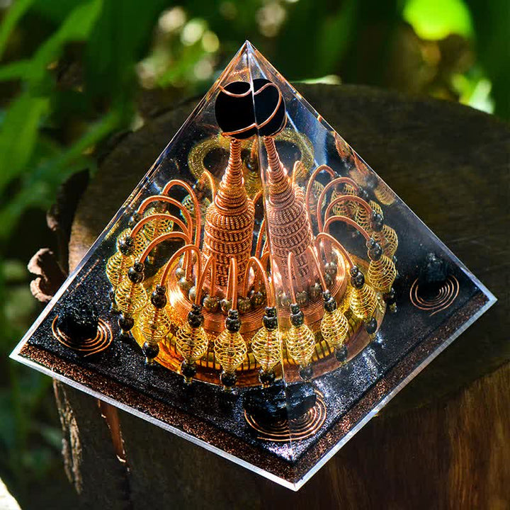Olivenorma "Signore della Notte Oscura Dorata" Piramide di Orgone di Cristallo Nero