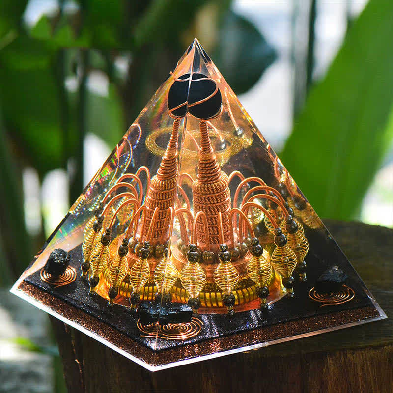 Olivenorma "Signore della Notte Oscura Dorata" Piramide di Orgone di Cristallo Nero