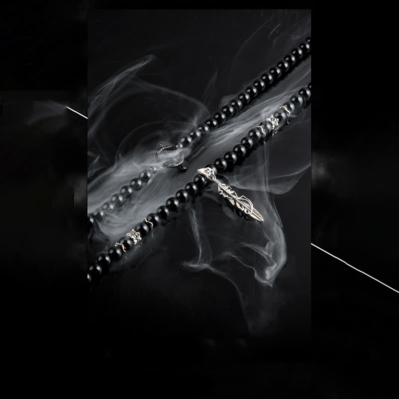 Olivenorma Collana con ciondolo in piuma di metallo con perle di ossidiana da 6 mm