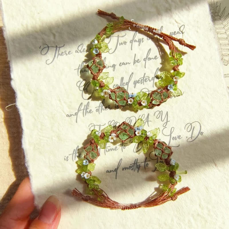 Bracciale intrecciato con fiori in pietra di peridoto e fluorite verde Olivenorma 
