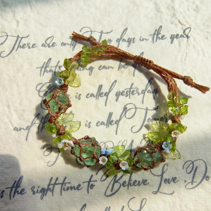 Bracciale intrecciato con fiori in pietra di peridoto e fluorite verde Olivenorma 